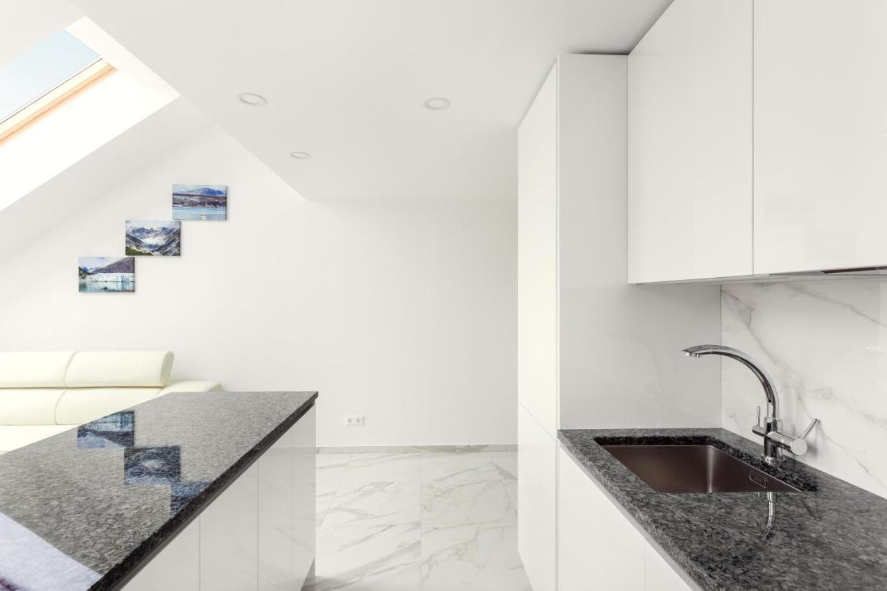 Luxurious Kaunas Basilica Apartment In Old Town By Urban Rent Exterior foto